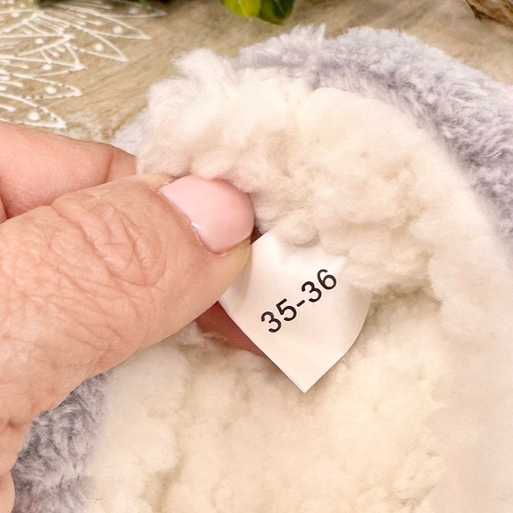 Cozy Gray and Pink Heart Slippers with Bow - Picture 4 of 4